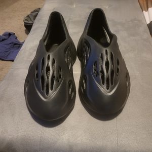 Men Yeezy Foam runner black
